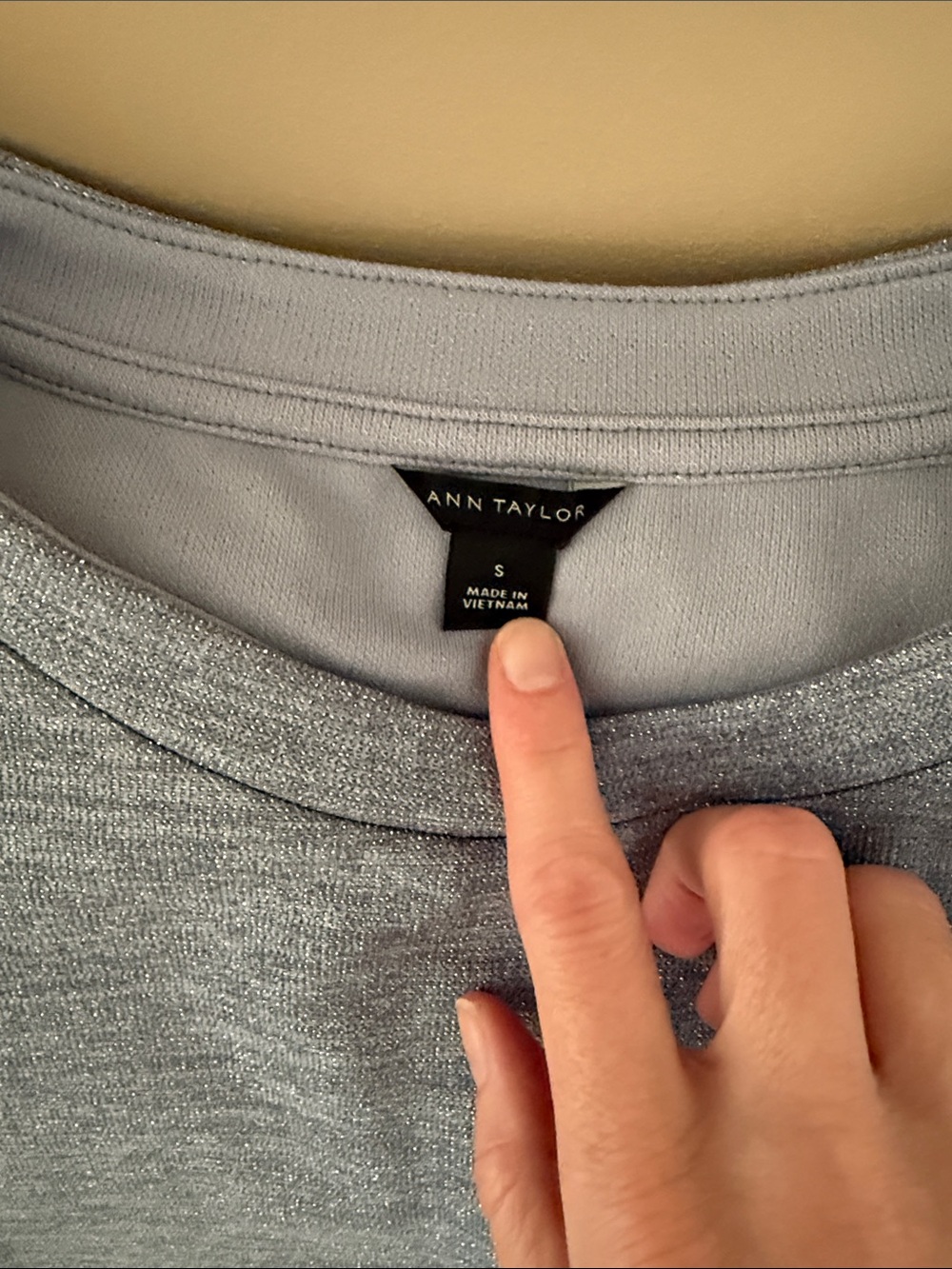 EUC Ann Taylor metallic grey top size S - Picture 3 of 4